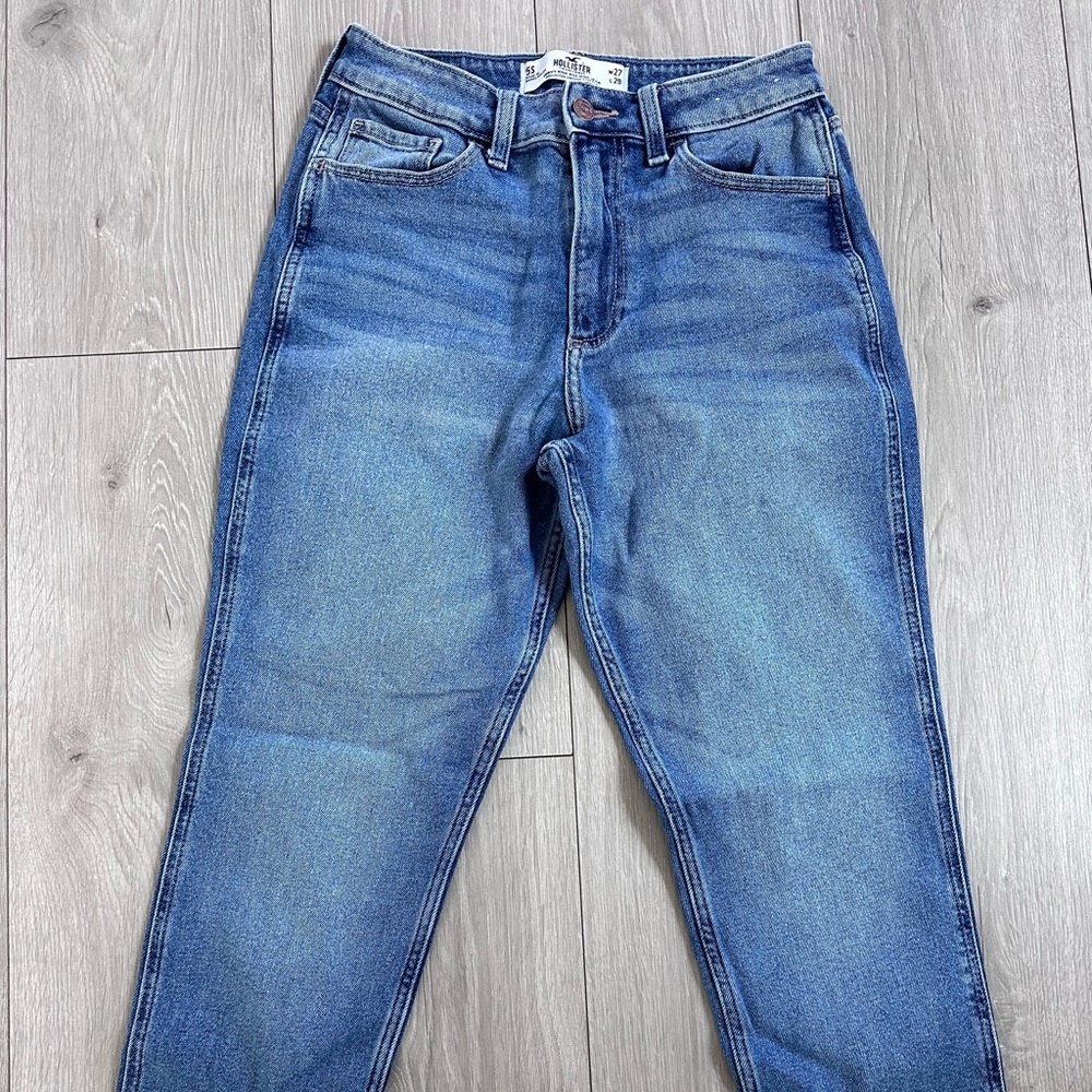 Hollister Curvy High-Rise Mom Jeans - Blue